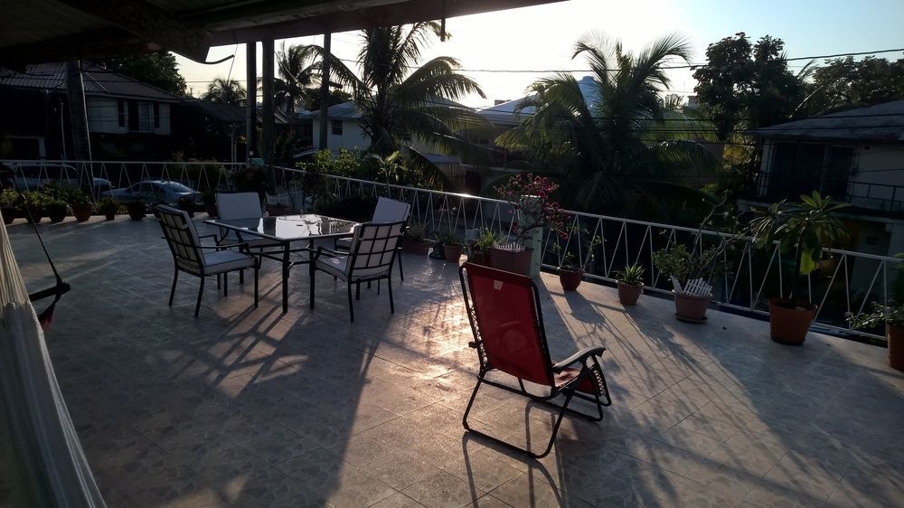 The Red Hut Inn Cidade de Belize Exterior foto