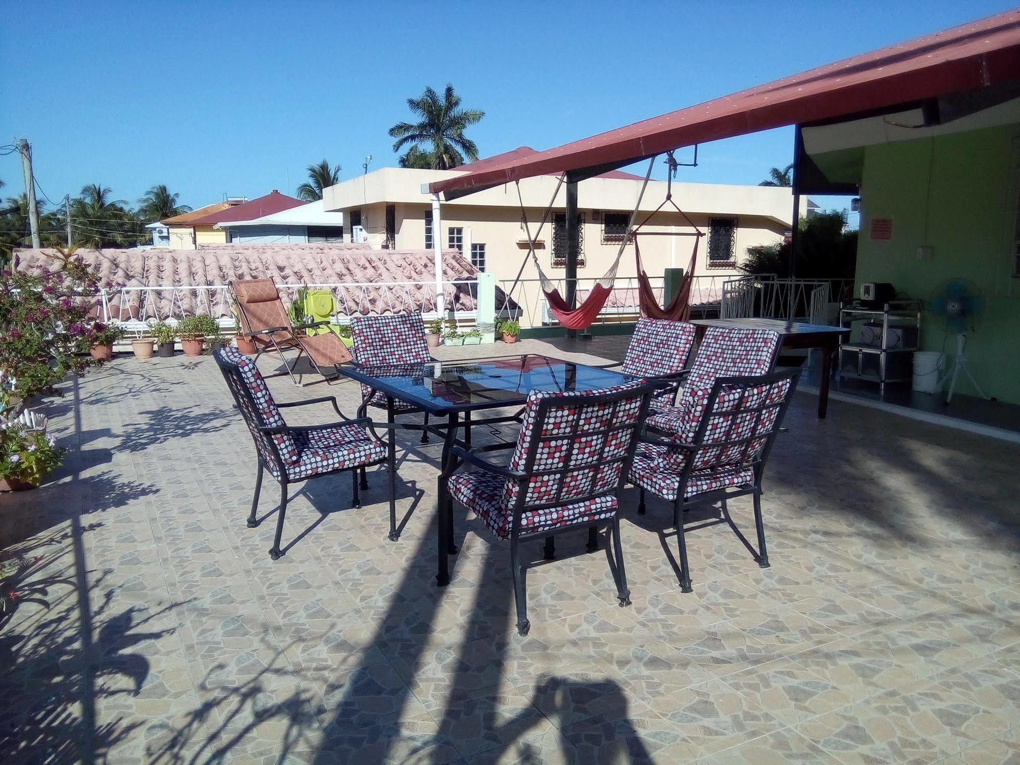 The Red Hut Inn Cidade de Belize Exterior foto