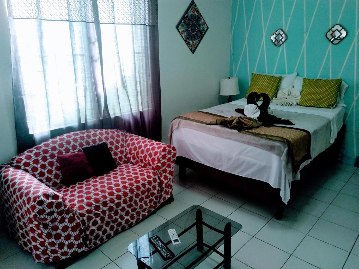The Red Hut Inn Cidade de Belize Exterior foto